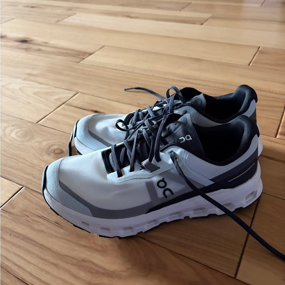Lightly worn On Cloudvista women’s running shoes